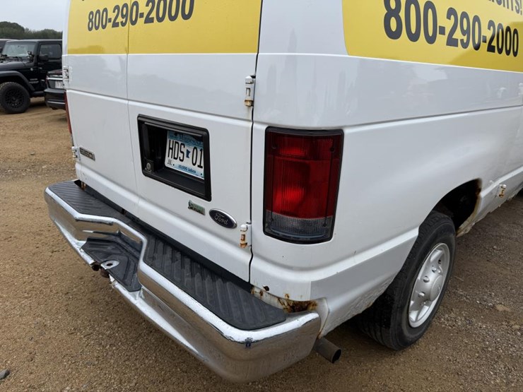 2011-ford-cargo-image-23