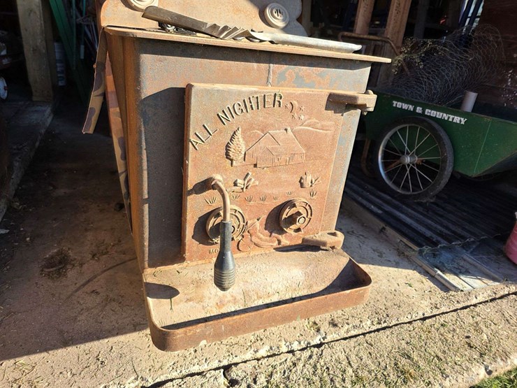 all-nighter-wood-stove,-brick-lined,-model:-big-s-image-3