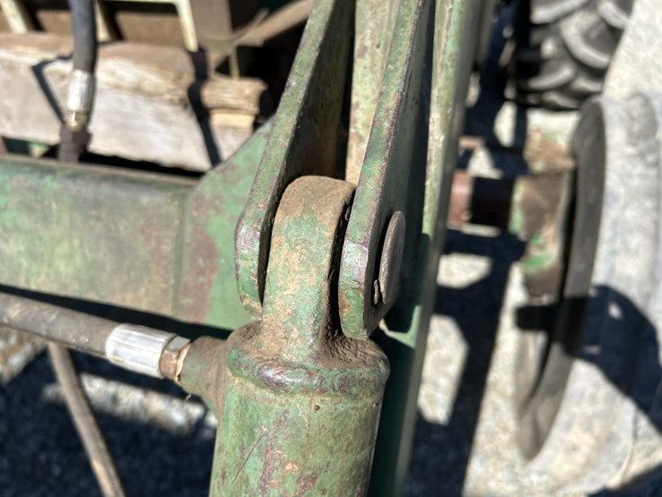#5217-•-oliver-tractor-w/-loader-image-14
