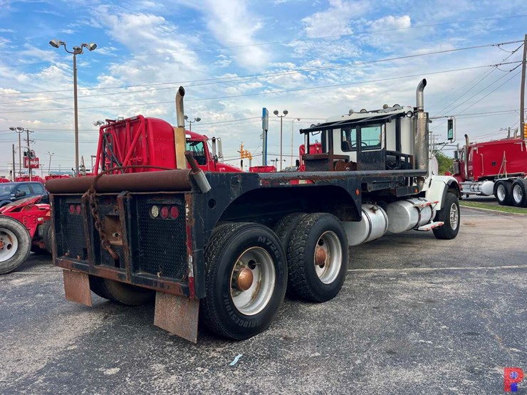 2006-freightliner-fld120-image-4
