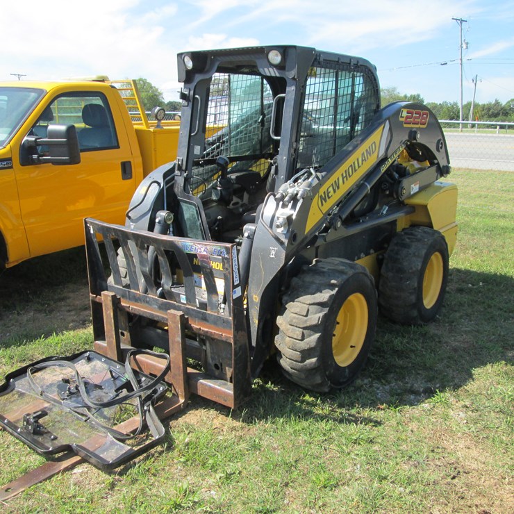 NEW HOLLAND L228