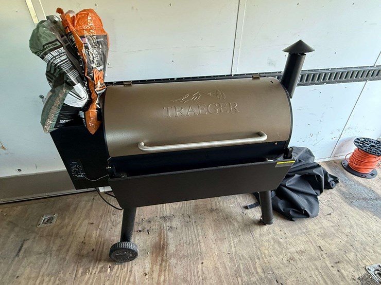 trager-pellet-grill,-always-covered-and-only-used-a-few-times,-comes-with-cover,-scraper,-chicken-ho-image-5