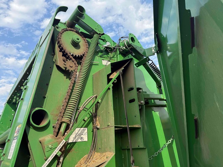 john-deere-560r-image-11