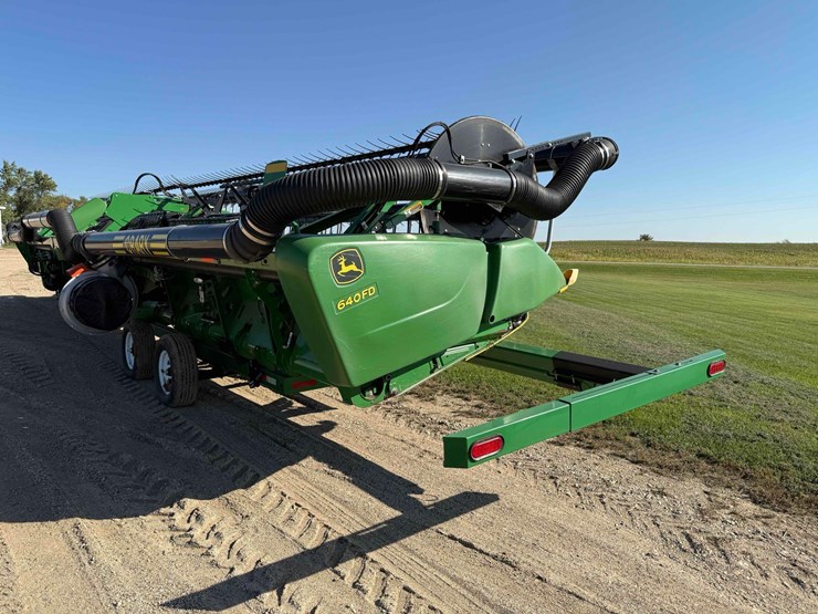 john-deere-flex-draper-header-image-12
