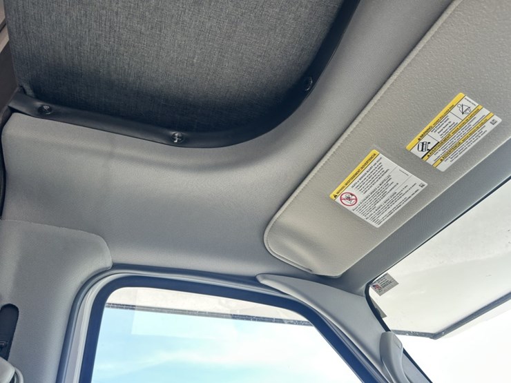 2022-ford-e350-image-40