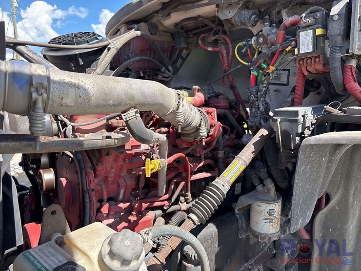 2016-freightliner-114sd-image-17