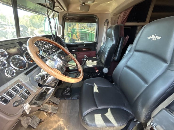 2012-peterbilt-389-image-58