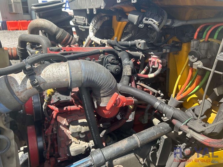 2019-international-durastar-4300-image-18