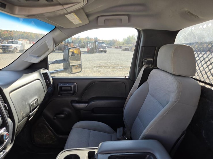 2015-chevrolet-3500-image-49