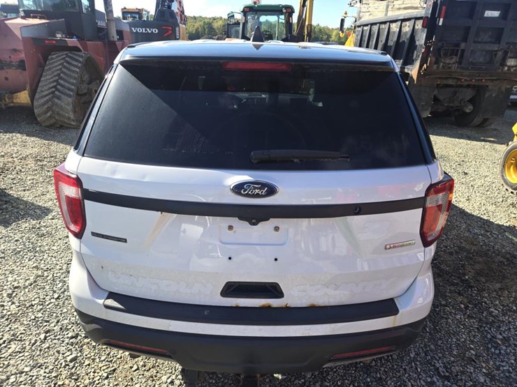 2018-ford-explorer-image-15