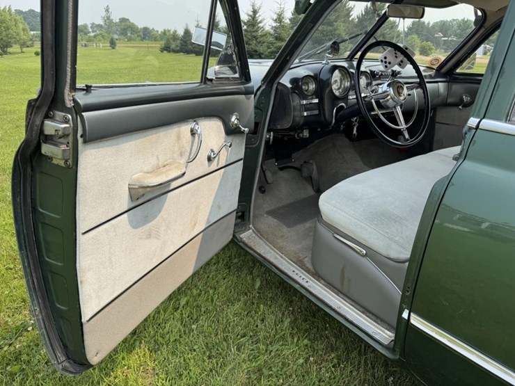 #1062-•-1949-buick-series-50-super-sedan-image-31