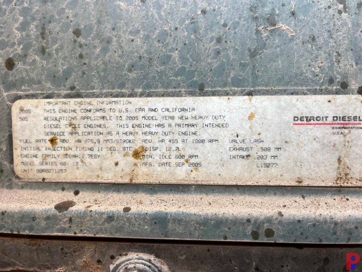 2006-freightliner-fld120-image-9