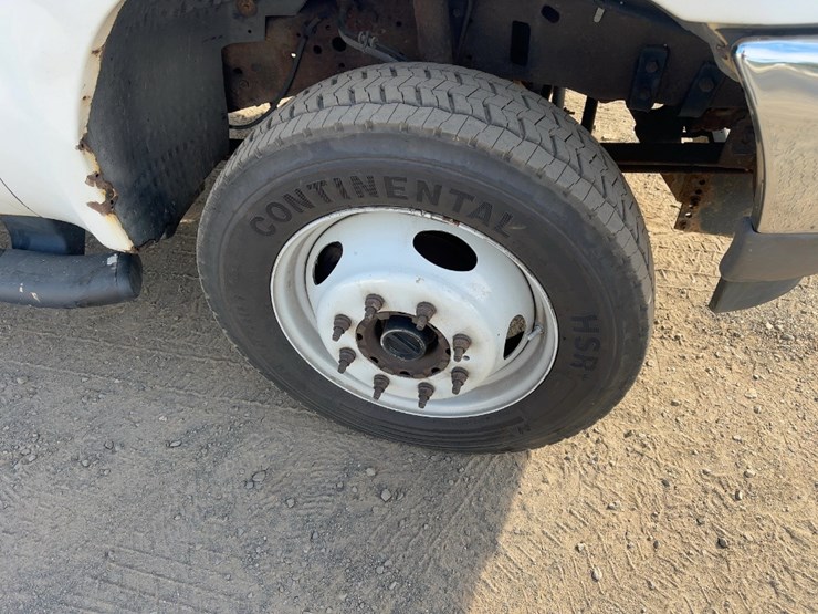 2004-ford-f550-xl-image-8