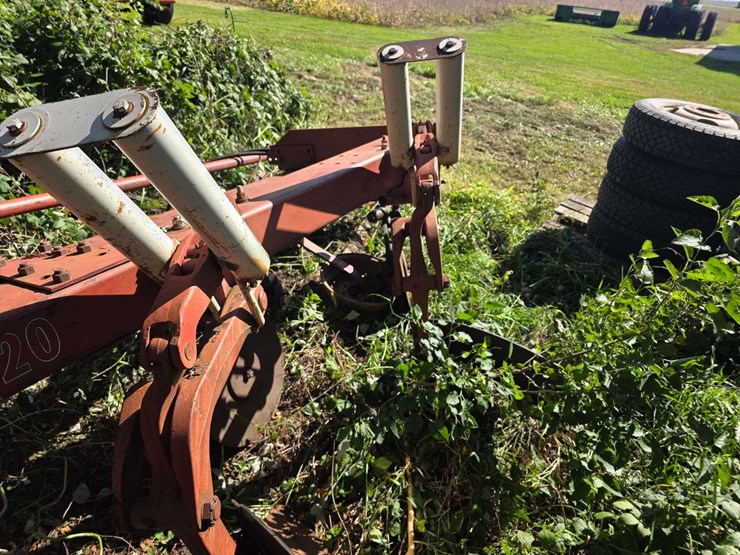 ih-720-–-5-bottom-20”-semi-mount-plow,-auto-reset,-all-wear-parts-are-good,-missing-one-coulter,-use-image-17