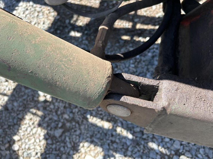 #5217-•-oliver-tractor-w/-loader-image-23
