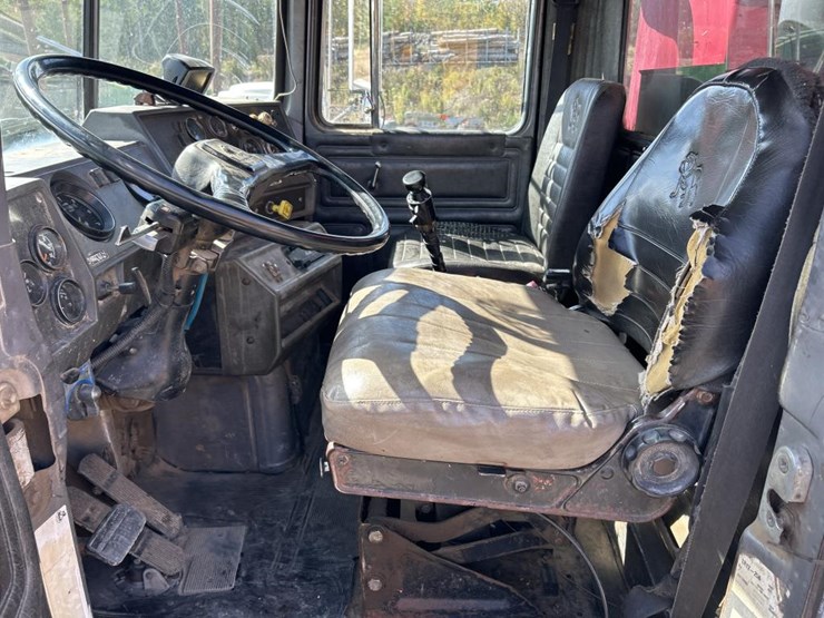 1995-mack-dm690s-image-65