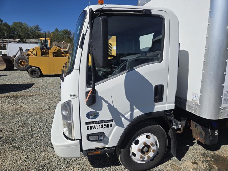 2015-isuzu-npr-hd-image-9