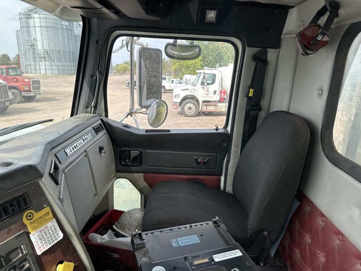 2015-western-star-4700sb-image-56