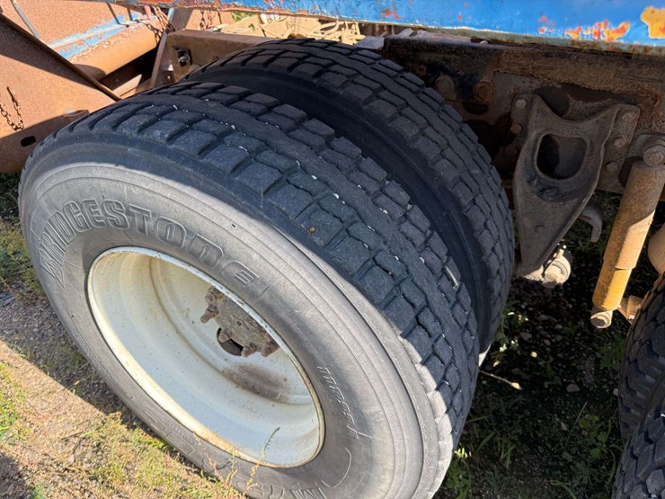 1994-ih-day-cab-semi-tractor,-n14-engine,-9-speed-transmission,-shows-431,118-miles-with-an-in-frame-image-14
