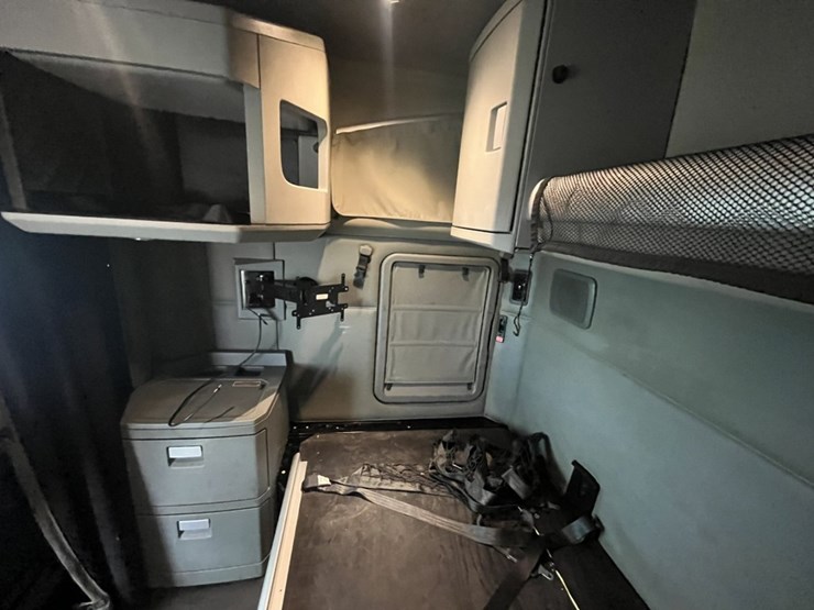 2020-kenworth-t680-image-135