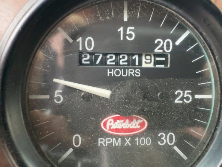 2005-peterbilt-335-image-25