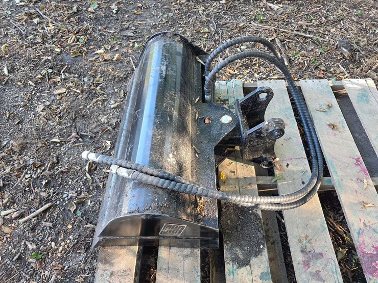 hydraulic-tilting-mini-excavator-ditching-bucket,-approx-36”,-new-image-3