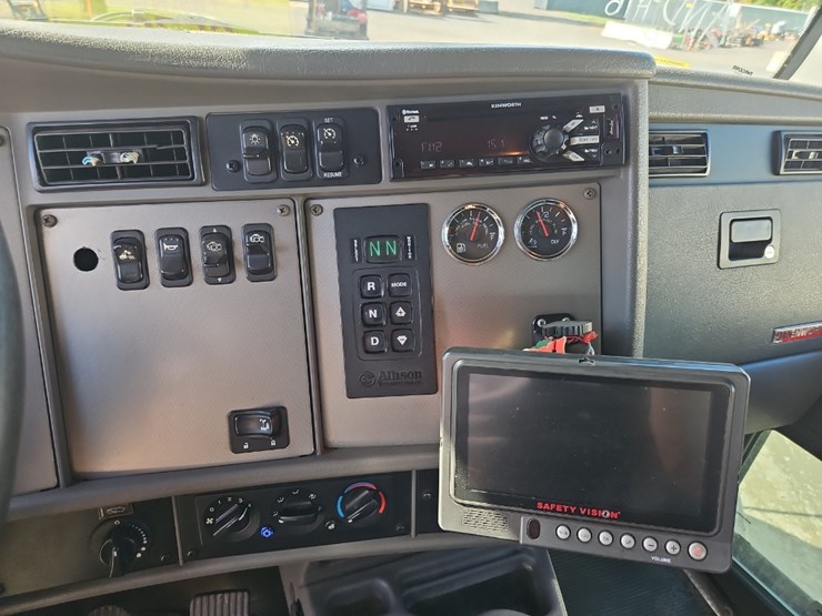 2017-kenworth-t370-image-27