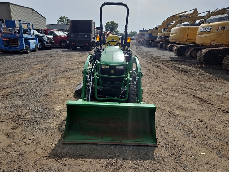 2021-john-deere-2025r-image-2