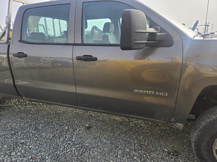 2015-chevrolet-2500-image-11