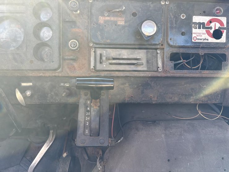 #1815-•-1985-international-1954-cab-and-chassis-image-44