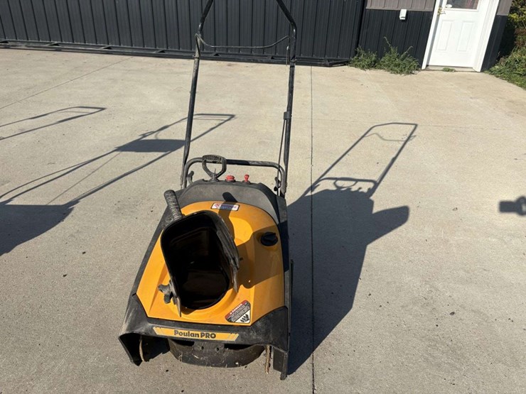poulan-pro-prg21es-21”-walk-behind-snow-thrower,-electric-start,-*needs-tune-up-image-4