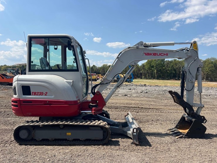 2021-takeuchi-tb235-2-image-5