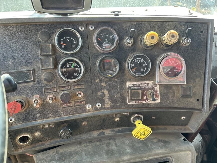 1995-mack-dm690s-image-70