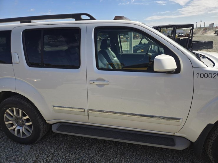 2009-nissan-pathfinder-le-image-11