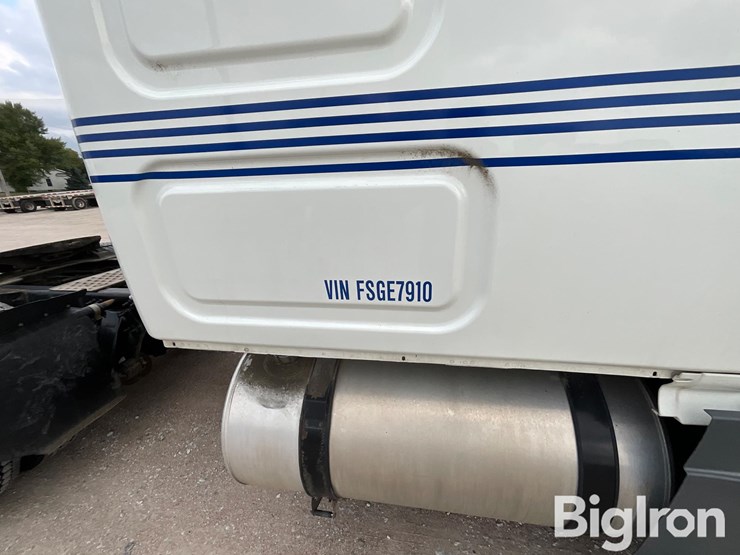 2015-freightliner-cascadia-125-image-18