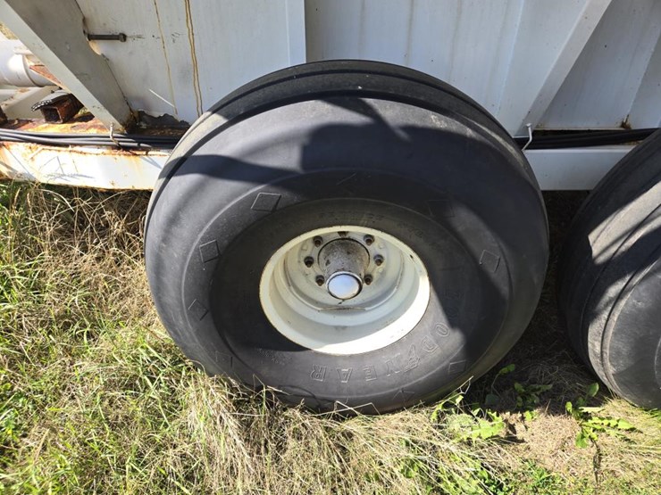 #2992-•-tyler-fluid-air-6-ton-dry-fertilizer-spreader-image-21