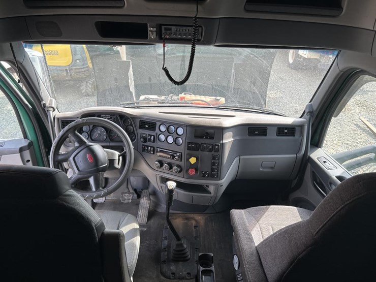 2015-peterbilt-579-image-71