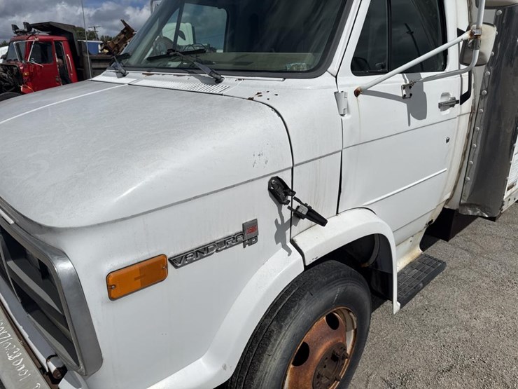 1996-gmc-3500-image-9