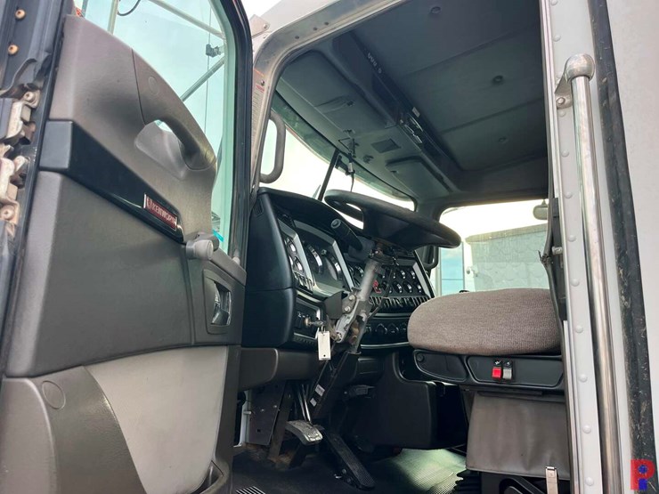 2008-kenworth-t800-image-18