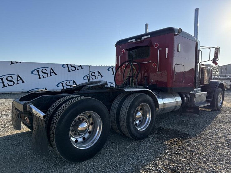 2012-peterbilt-389-image-5