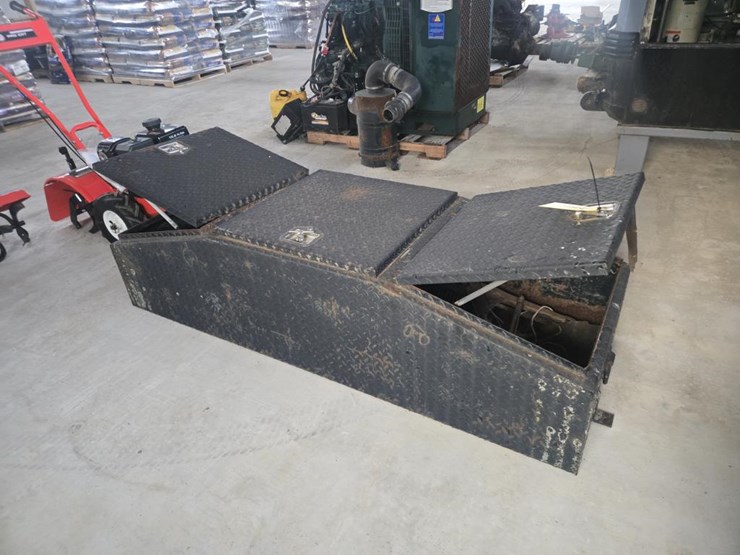 #2562-•-approx-74"x26“-truck-box-image-3