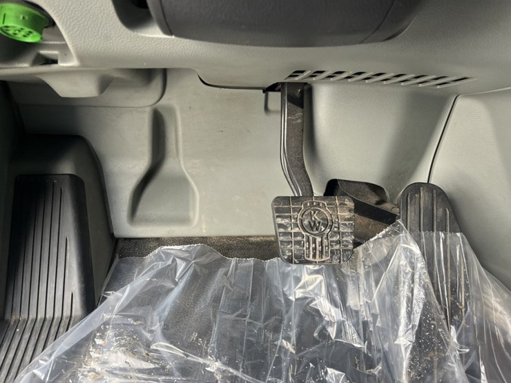 2020-kenworth-t680-image-130
