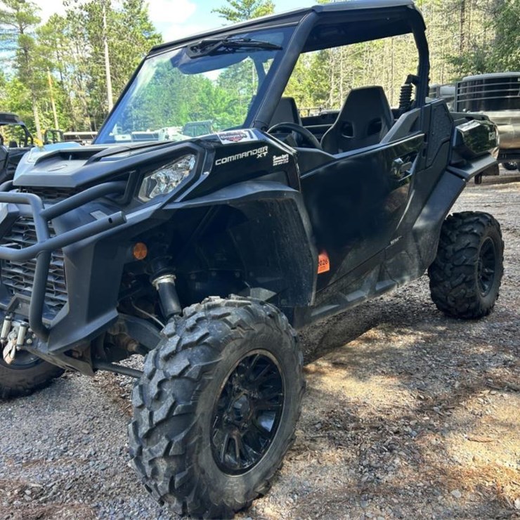 #1401 • 2023 Can-am 1000r Commander XT