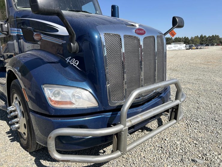 2019-peterbilt-579-image-11