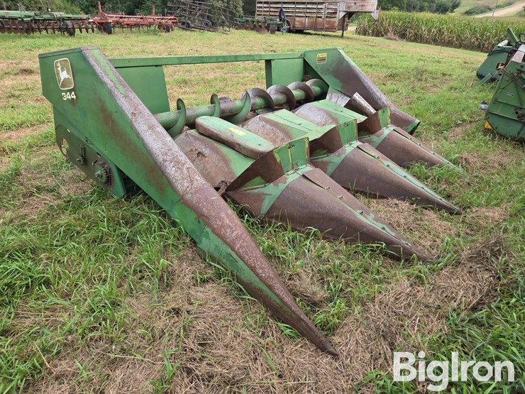 john-deere-444-image-3