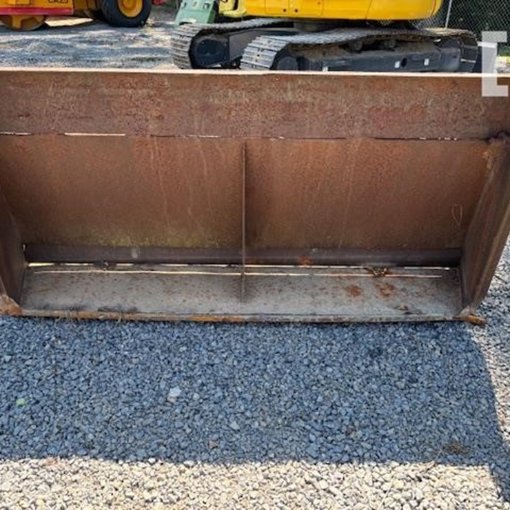 DUMP TRUCK SPREADER TAILGATE