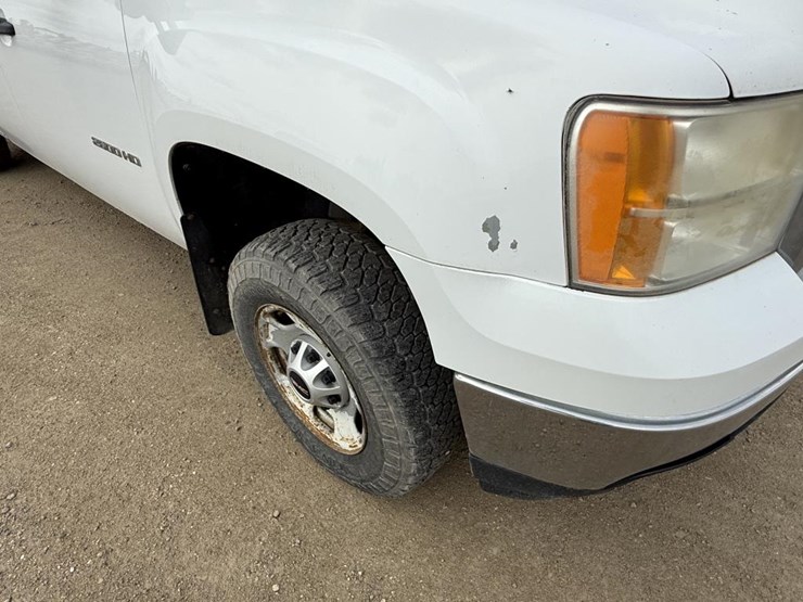 2011-gmc-2500hd-image-19