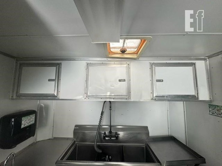 2011-custom-trailer-image-18
