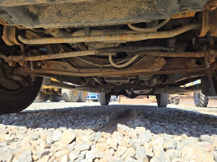 2013-ford-cargo-image-31