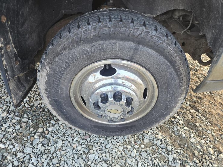2005-chevrolet-3500-image-45
